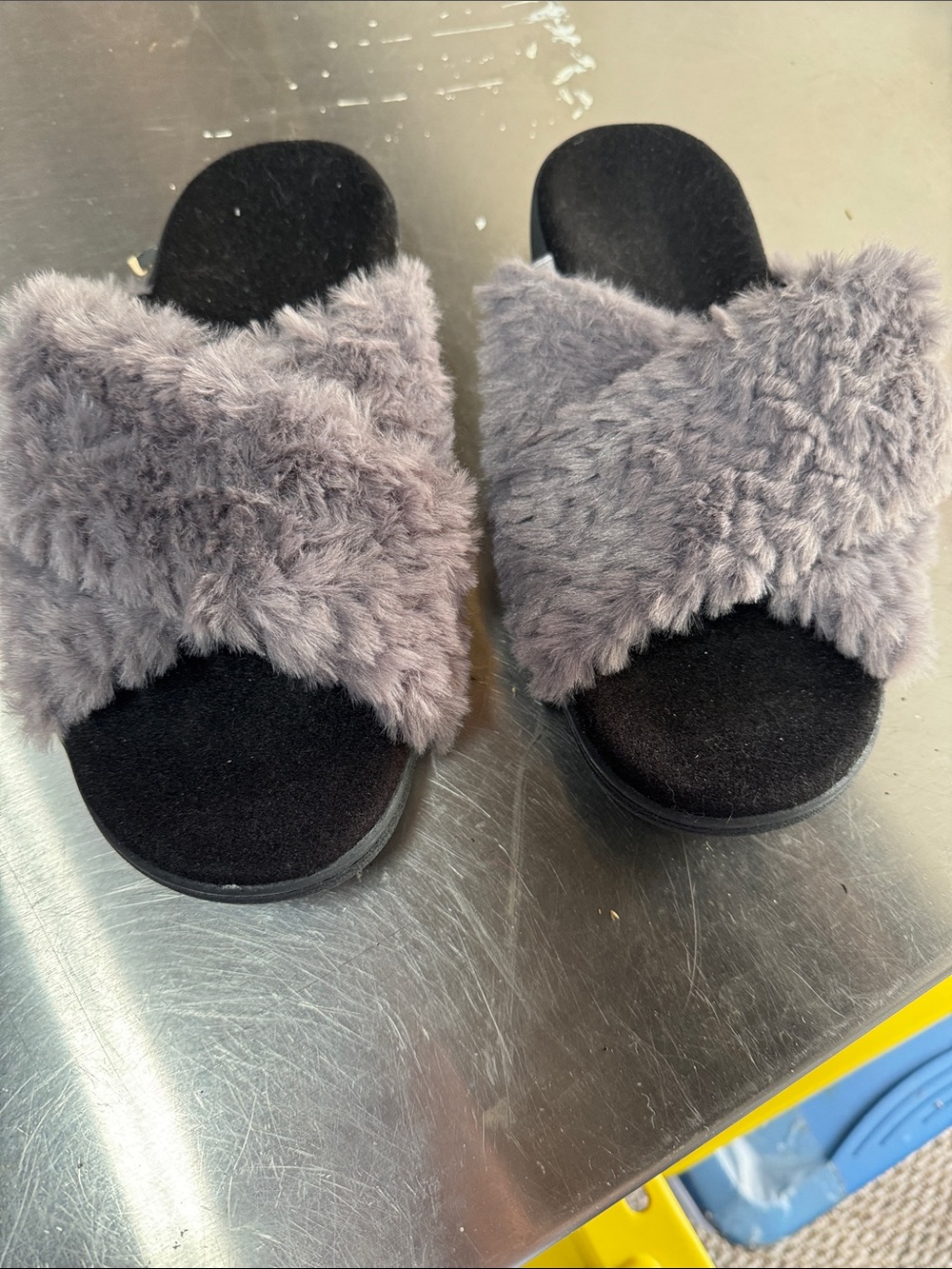 Vionic Gray Faux Fur Crisscross Slide Slippers